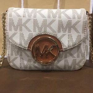 Micheal Kors small leather cross body
